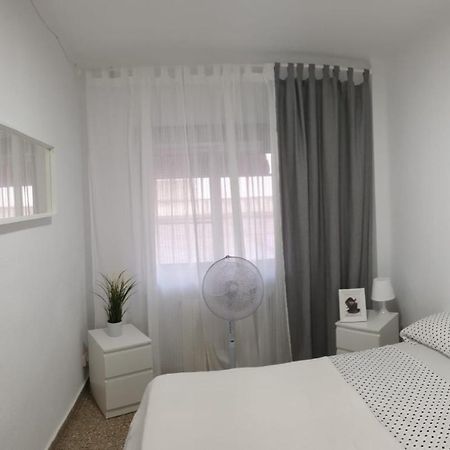 Apartment For 6 People. Valencia Buitenkant foto