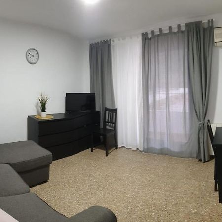 Apartment For 6 People. Valencia Buitenkant foto
