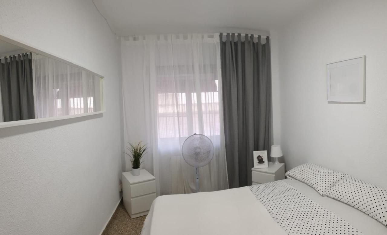 Apartment For 6 People. Valencia Buitenkant foto