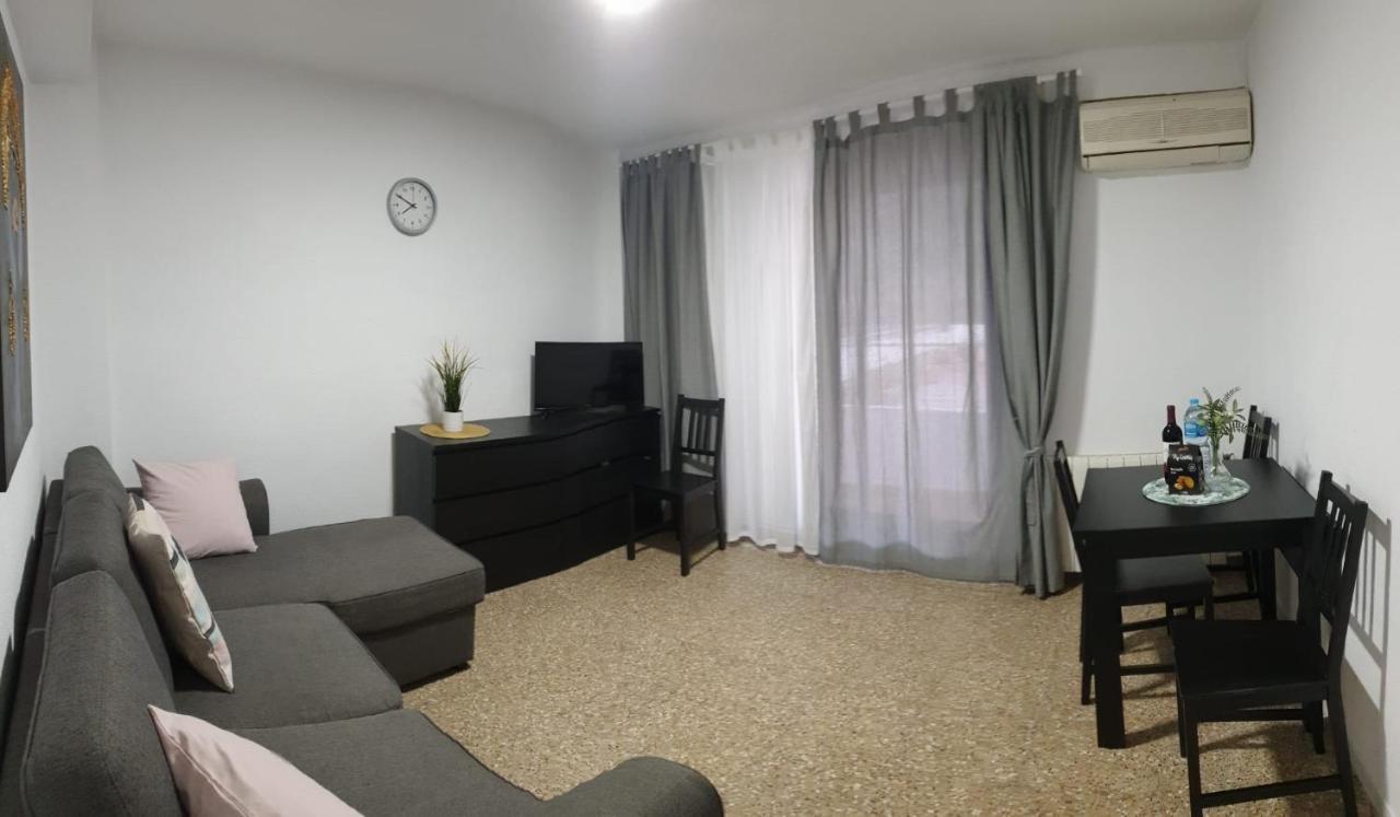 Apartment For 6 People. Valencia Buitenkant foto