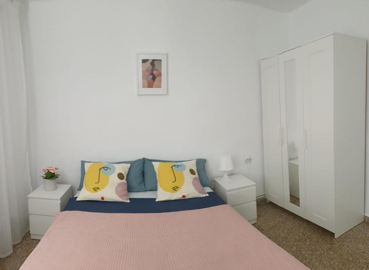 Apartment For 6 People. Valencia Buitenkant foto