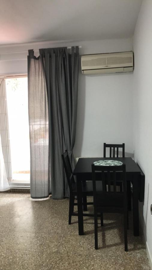 Apartment For 6 People. Valencia Buitenkant foto